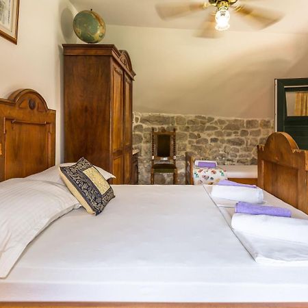Villa Mini Stone House Omiš Exterior foto