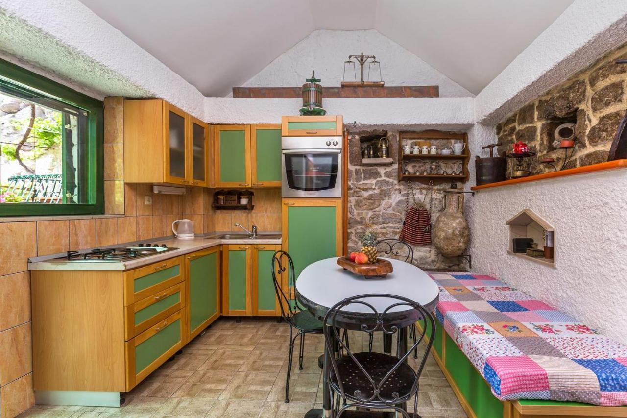 Villa Mini Stone House Omiš Exterior foto